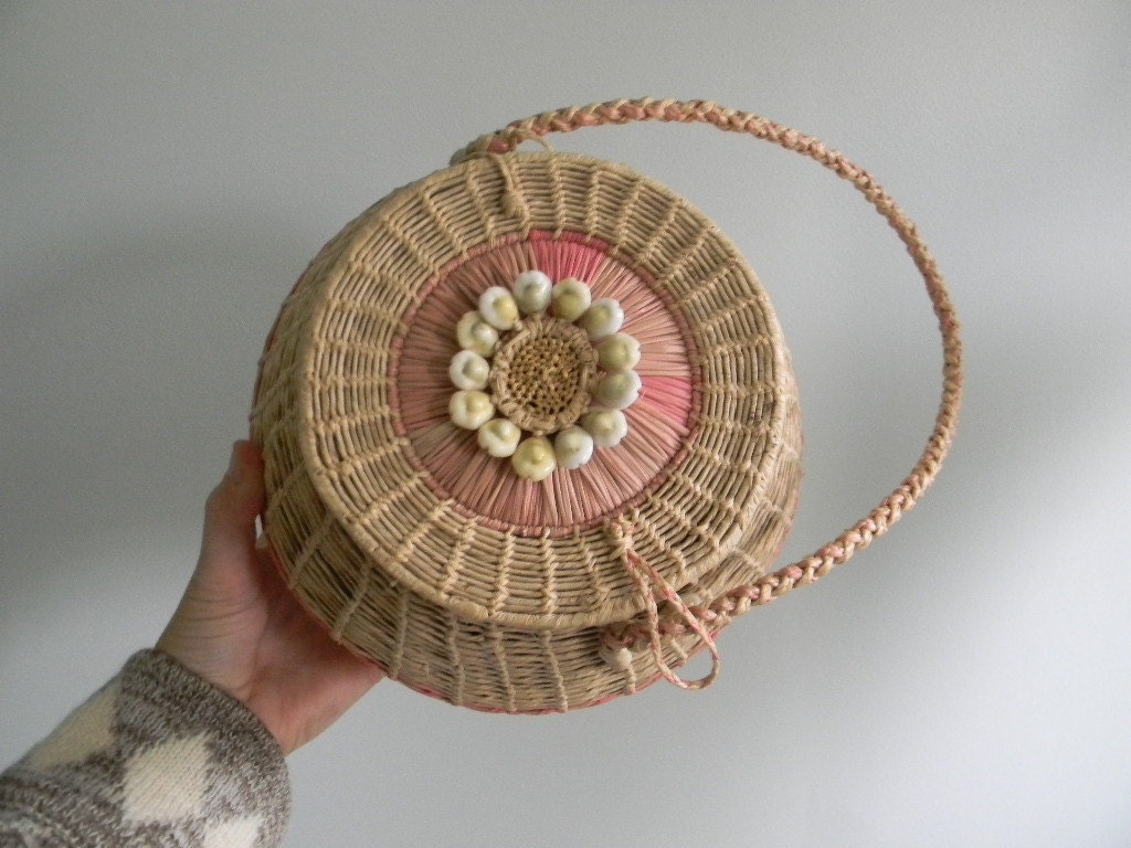 vintage. 60s Woven Straw Handbag with Handle
