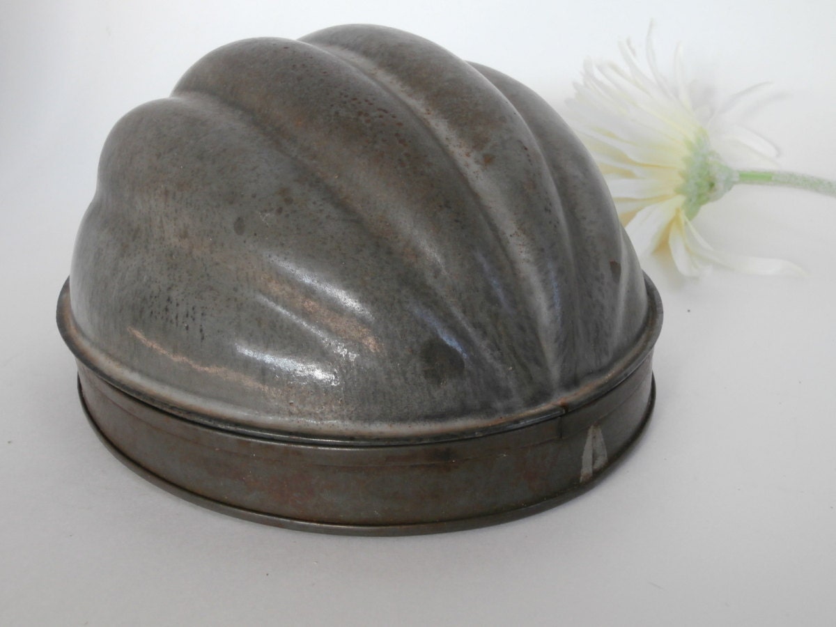 Vintage L&G Gray Mold Grey Enamelware Cake/Bread Mold