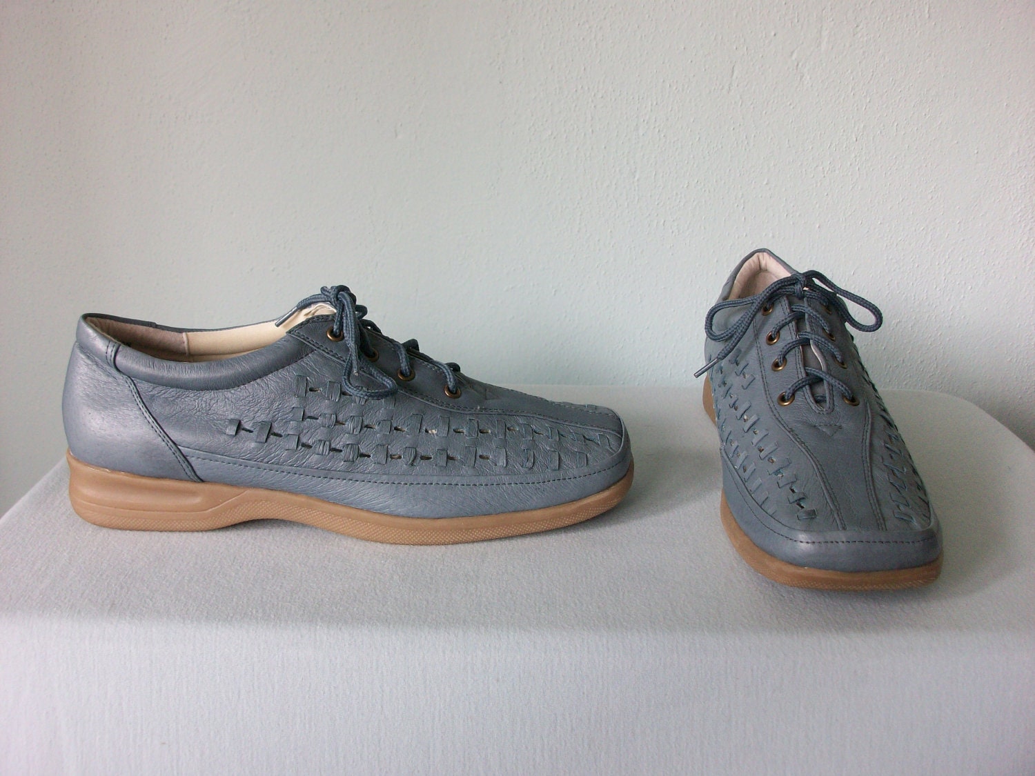 Periwinkle Blue Shoes ... Vintage Woven Leather Lace-up Brogues ... 9 1/2 / 40