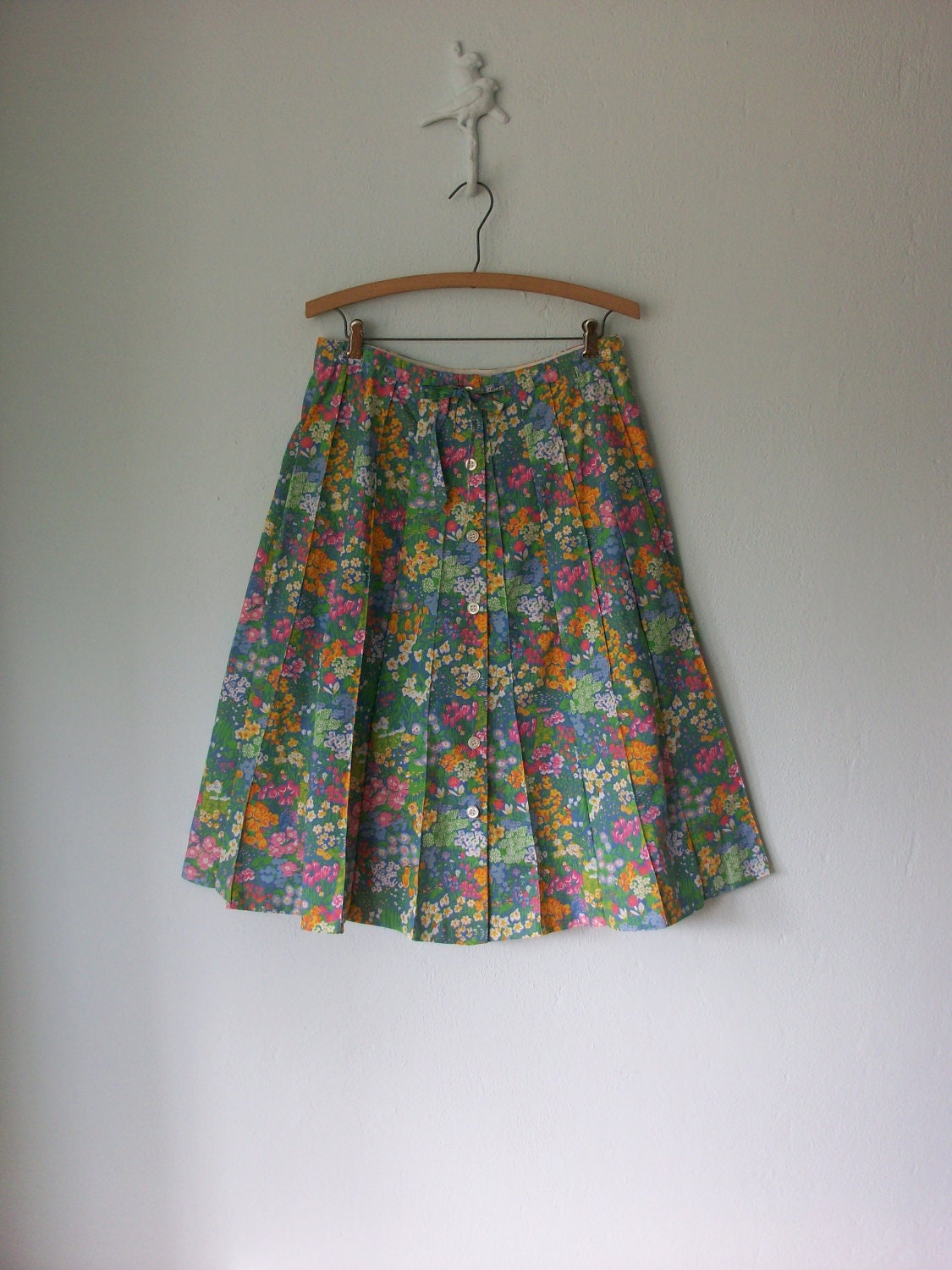 70s Floral Skirt ... Bright A-line Garden Print Midi ... Medium / Large