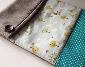 Blue little wolf - Padded iPad Linen Pouch (Magnetic snap closure)