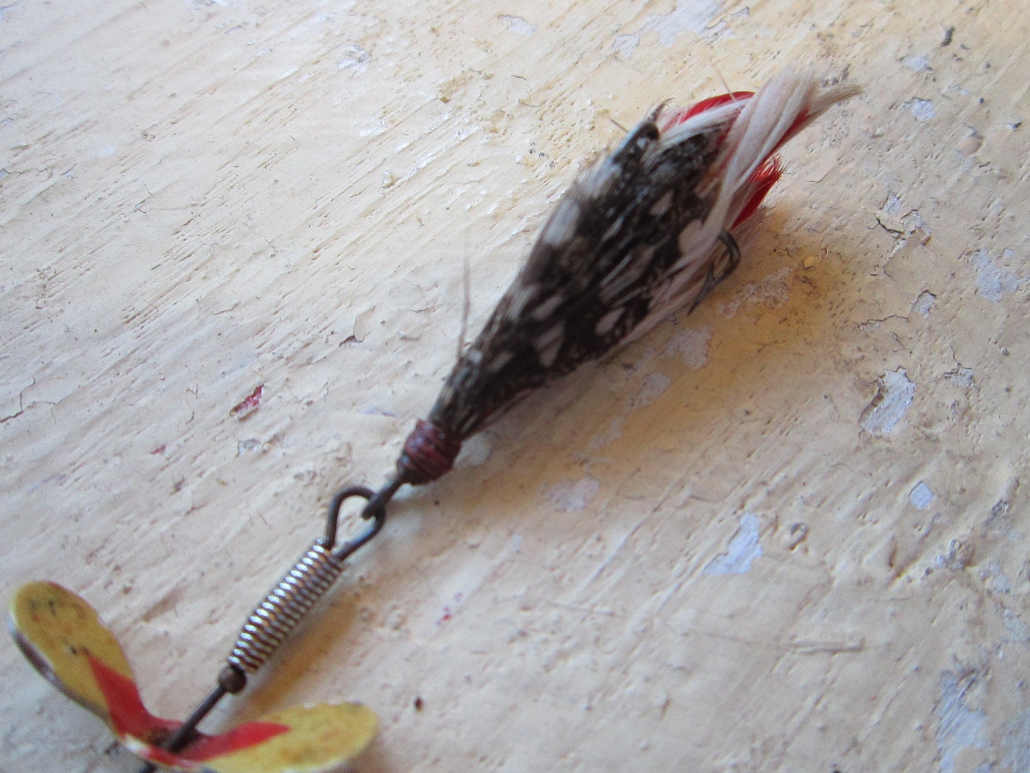 vintage fishing lure - PFLEUGER Tandem Spinner - feathers