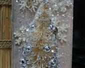 Pretty Table or Wall Christmas Decoration.  ECS