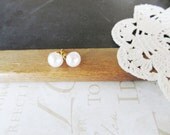 TIMELESS sweet pearl stud post earrings pure white (gold) nickel free