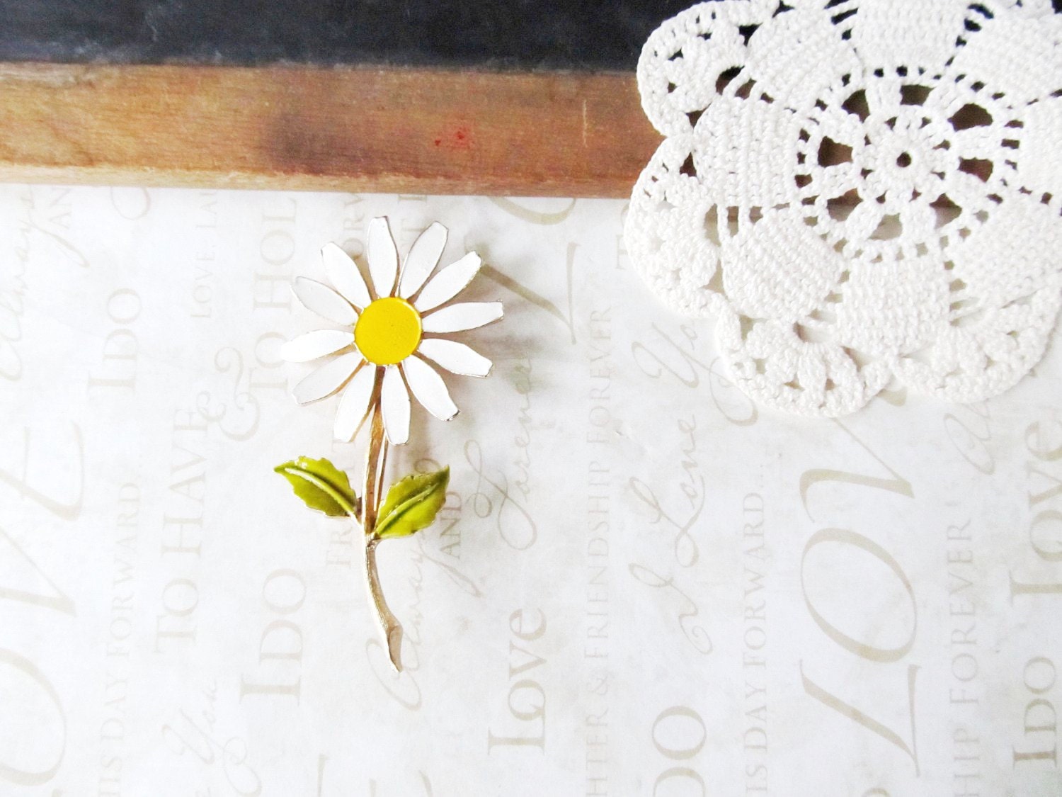 DAISY vintage daisy brooch pin