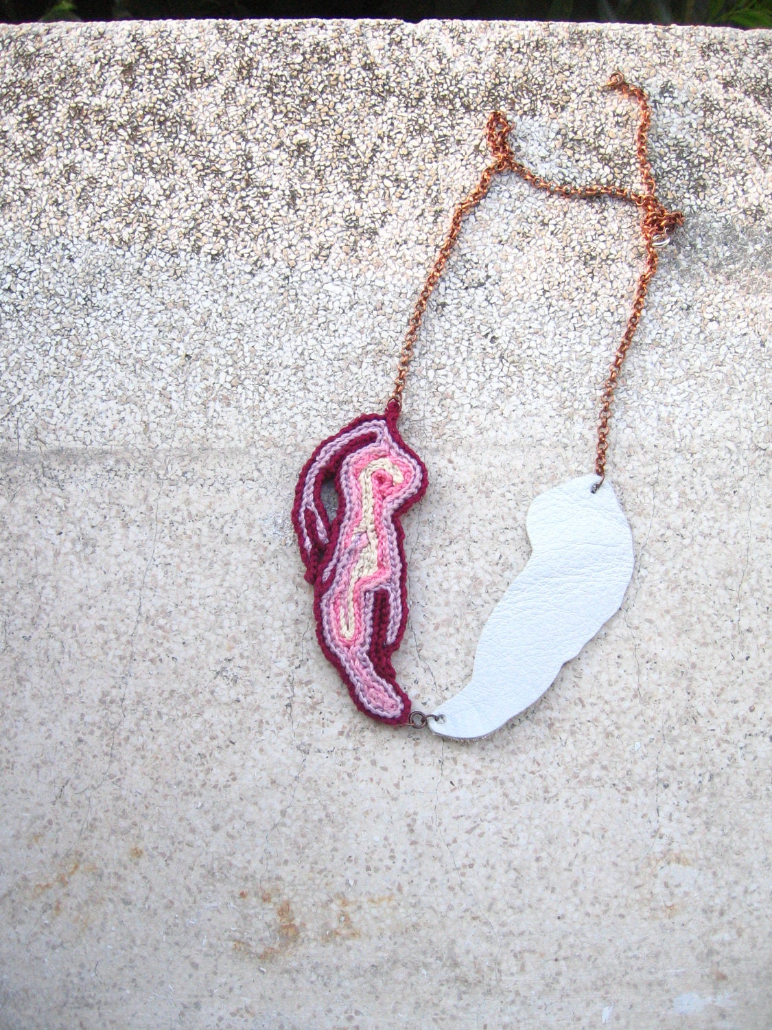 Crochet necklace - 'In half'