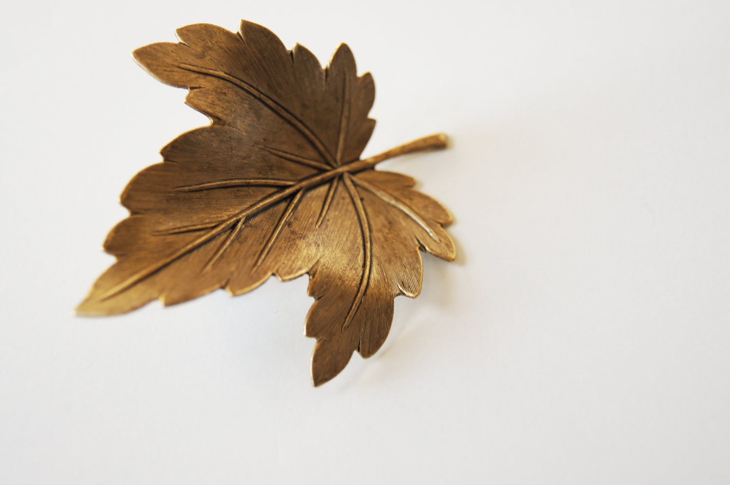 Leaf Brooch // Leaves // Nature Jewelry // Gold Brooch // Vintage Jewely // Vintage Gold Leaf Pin