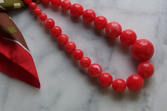 70s Pimento Red Marbelized Bead Necklace
