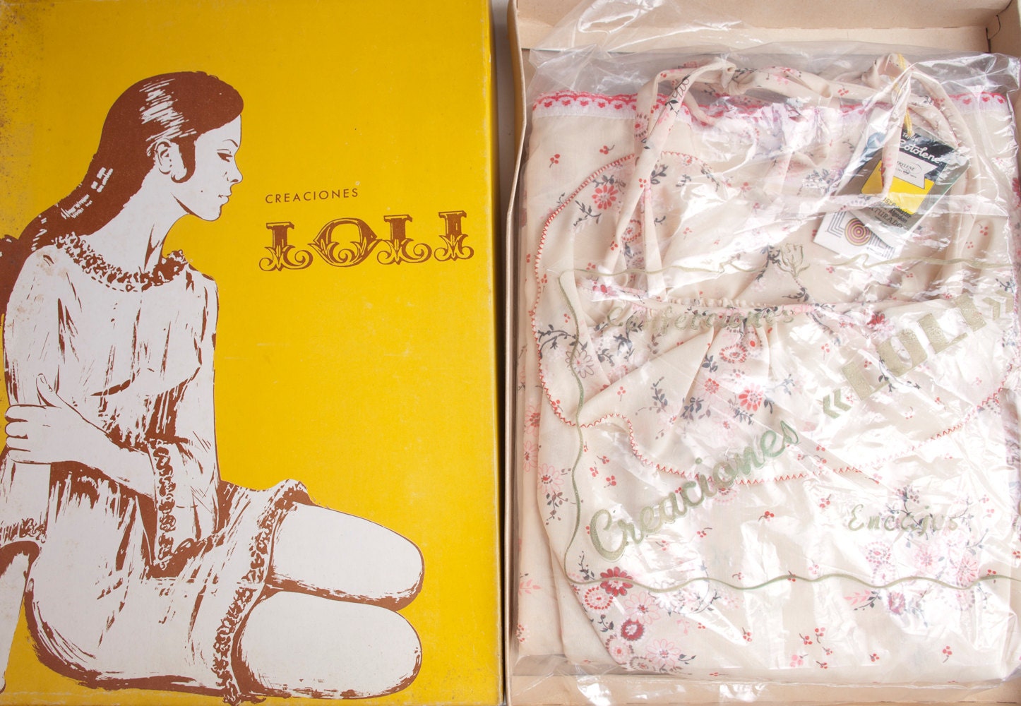 Nos vintage 60's nightgown Size M in it's original box