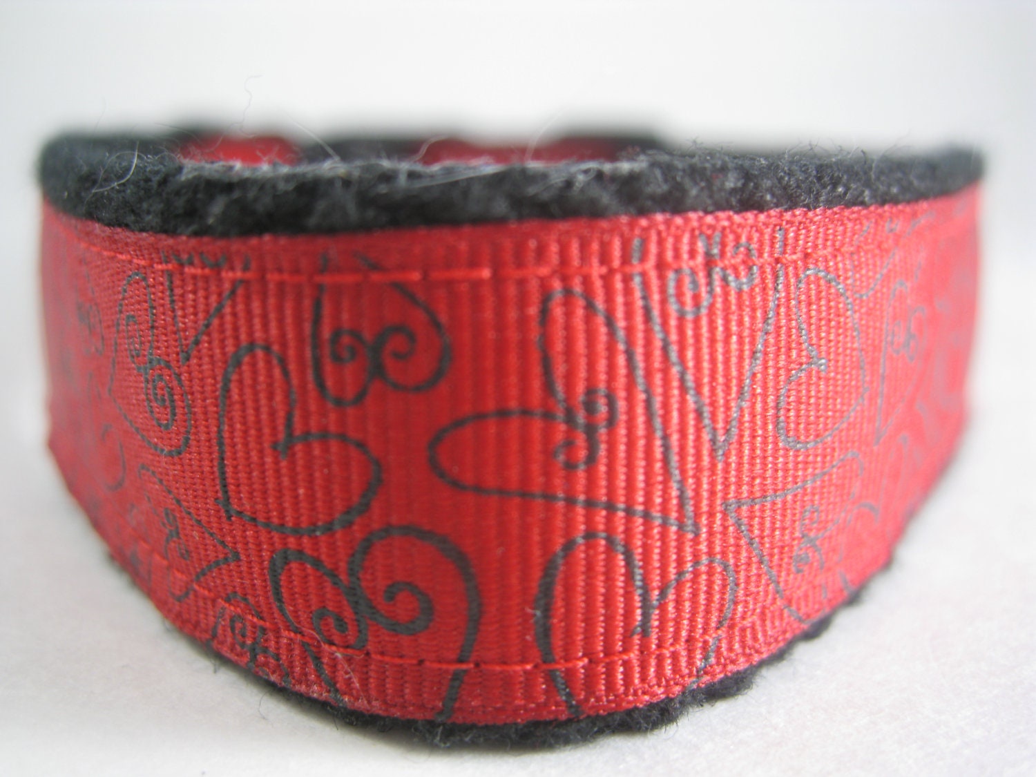 Hemp dog collar - Black and Red Hearts