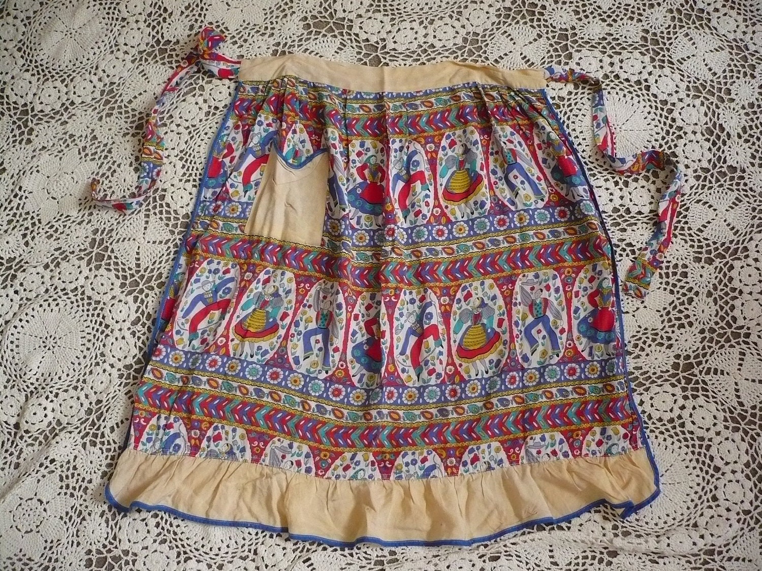 1950's Kitsch Dancing People Printed Apron