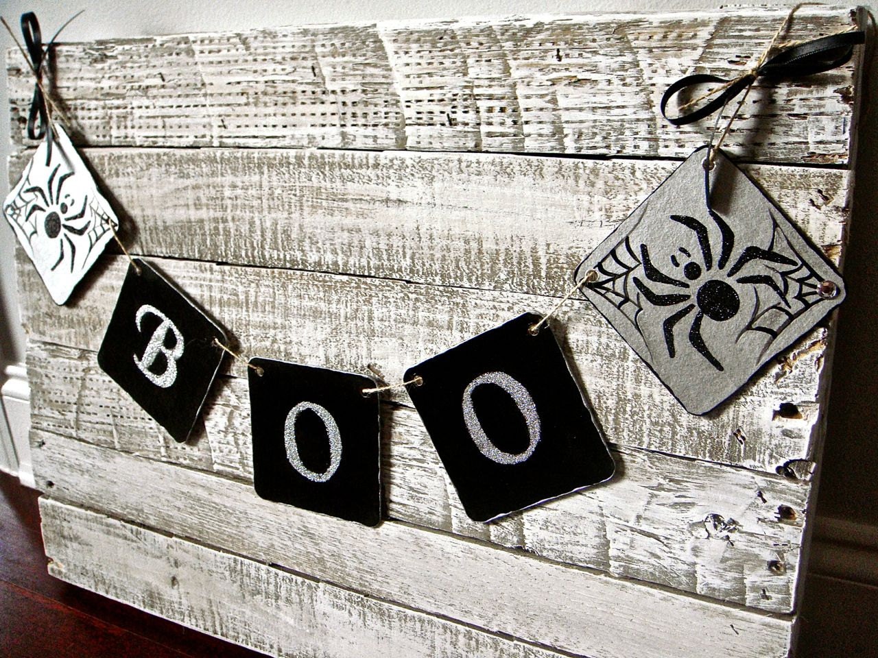 BOO Spider Banner, Halloween Banner, Halloween Decoration, Gray and Black, Mantel Decoration, Halloween garland, Halloween Photo Prop