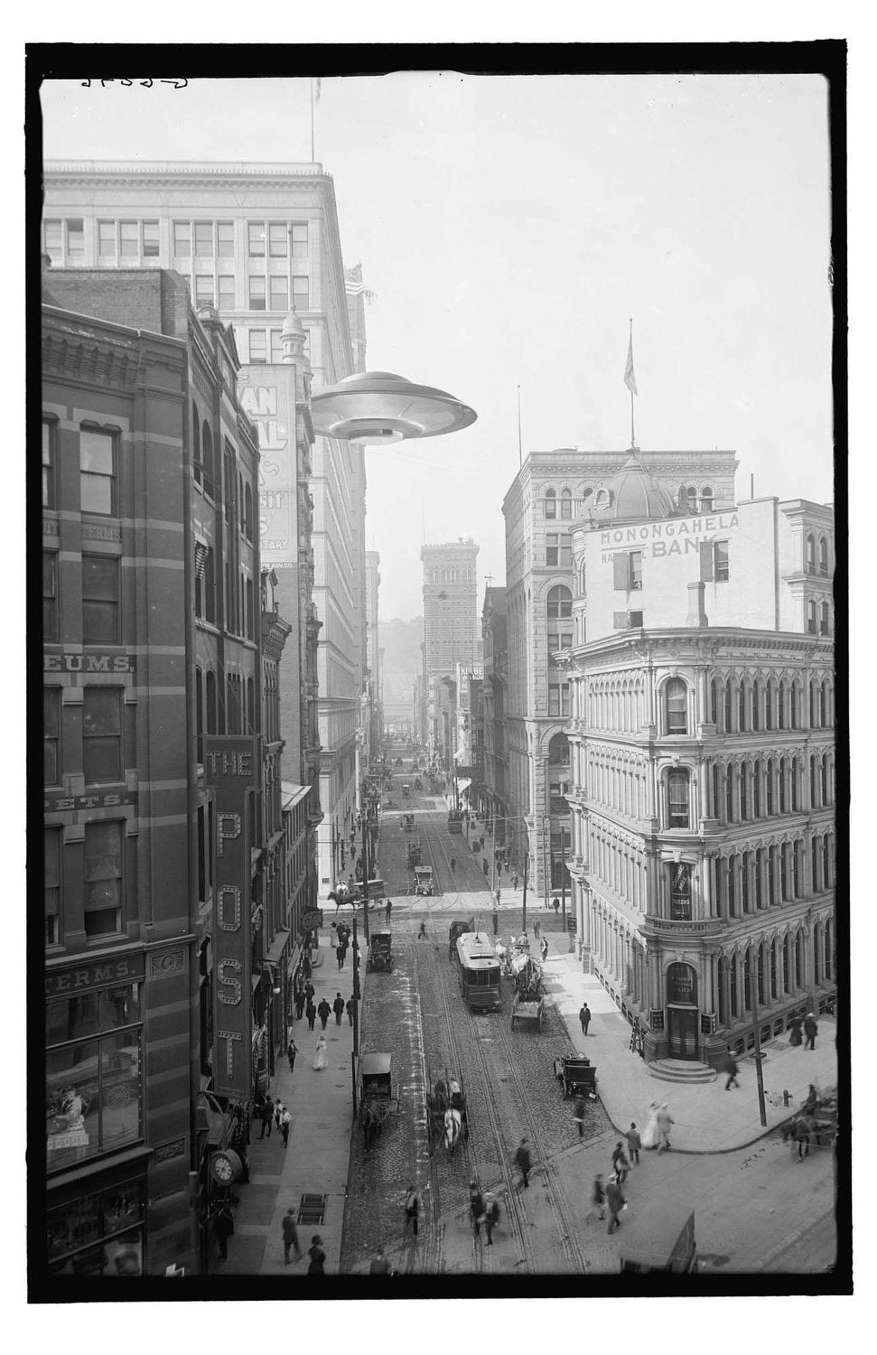 Martian Saucer Craft in Down-town Pittsburgh