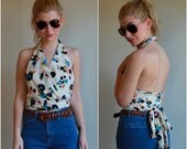 SUMMER SALE 30% OFF Vintage 70s Halter Top  /  Mid Drift Wrap Retro Floral Print Cropped Halter Top With Tie Back  /  1970s  /  Medium M La