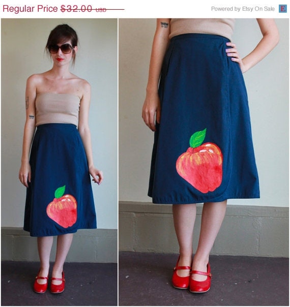 SUMMER SALE 30% OFF Vintage 70s Wrap Skirt  /  Hand Painted Apple Knee Length Skirt  /  High Waist  /  Size Extra Small Xs Small S