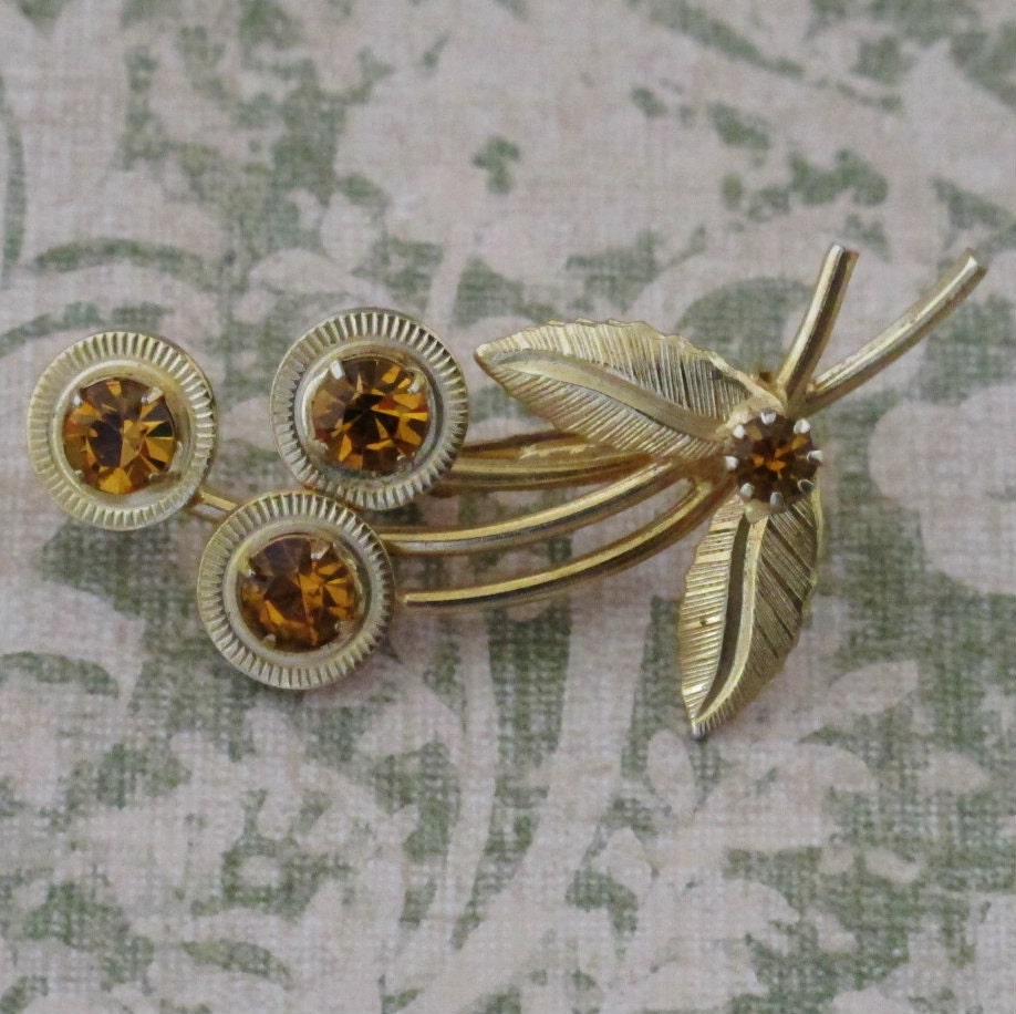Vintage Pin Gold Tone Flower With Gold Rhinestones Fall Fashion