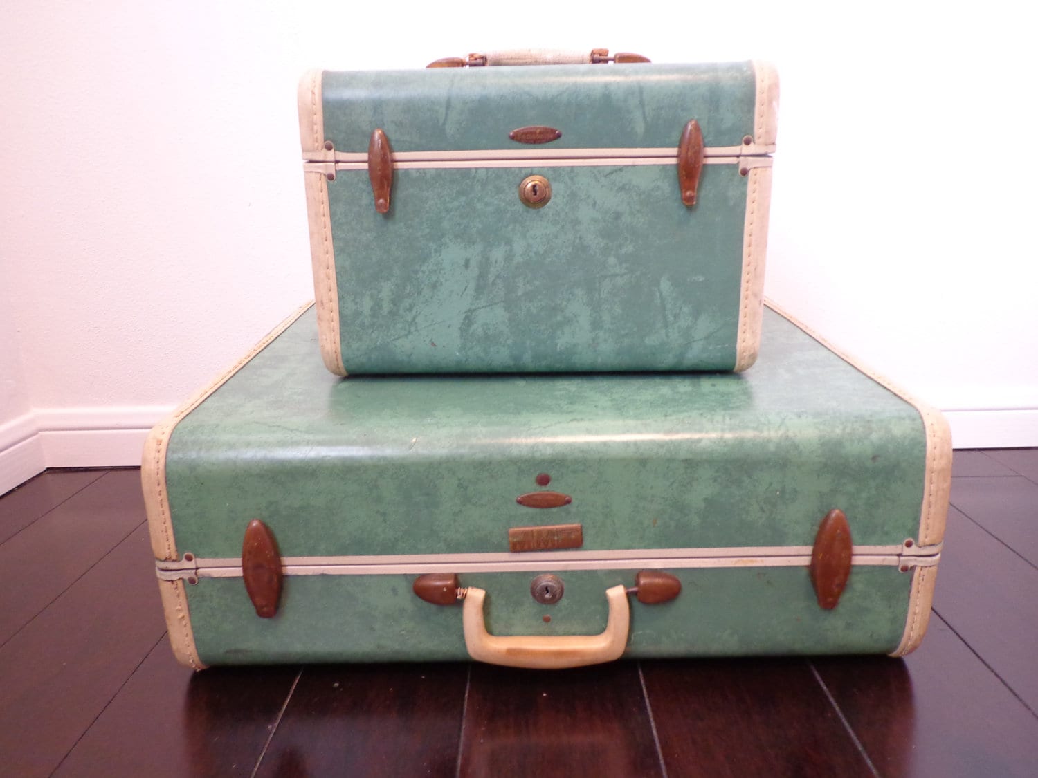 Small Vintage Suitcase 9