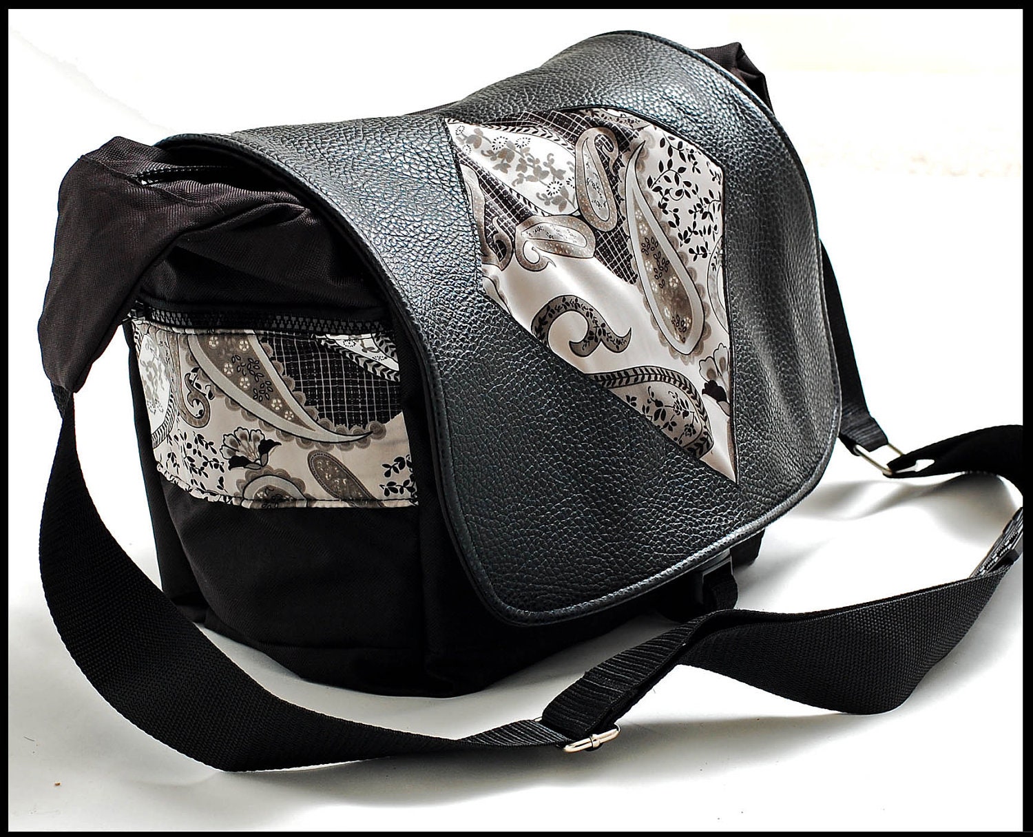 Digital SLR camera bag a Large Travel Camera bag purse in messenger style - Black Diamond