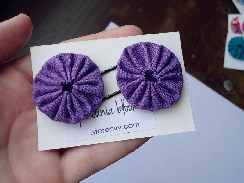 yoyo hair pins // dress up your hair // dark lavender