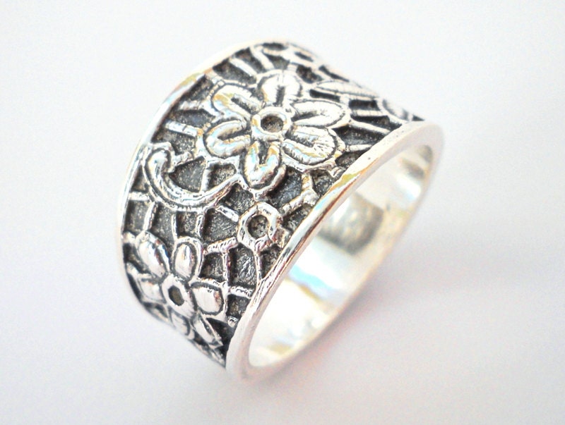 Black Silver ring with filigree fill, Sterling silver Steampunk style ring, Unisex ring with flowers