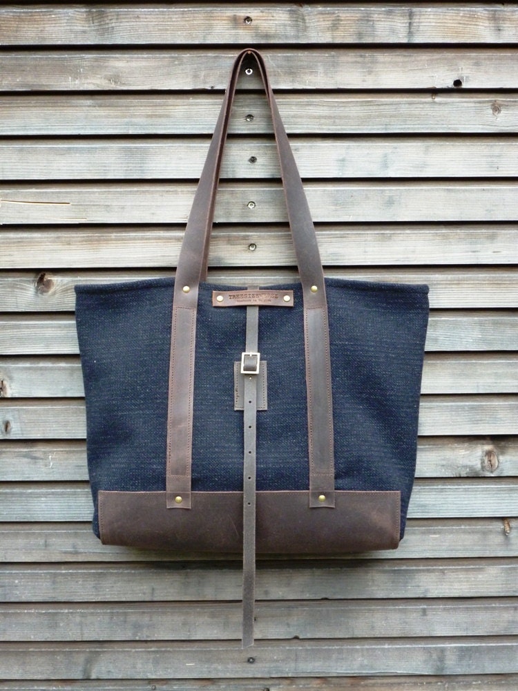 Wool tote bag with waxed leather handles, and a waxed leather bottem Collection UNISEX