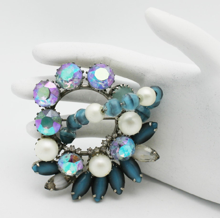 Vintage Brooch Hobe Blue and Pearls