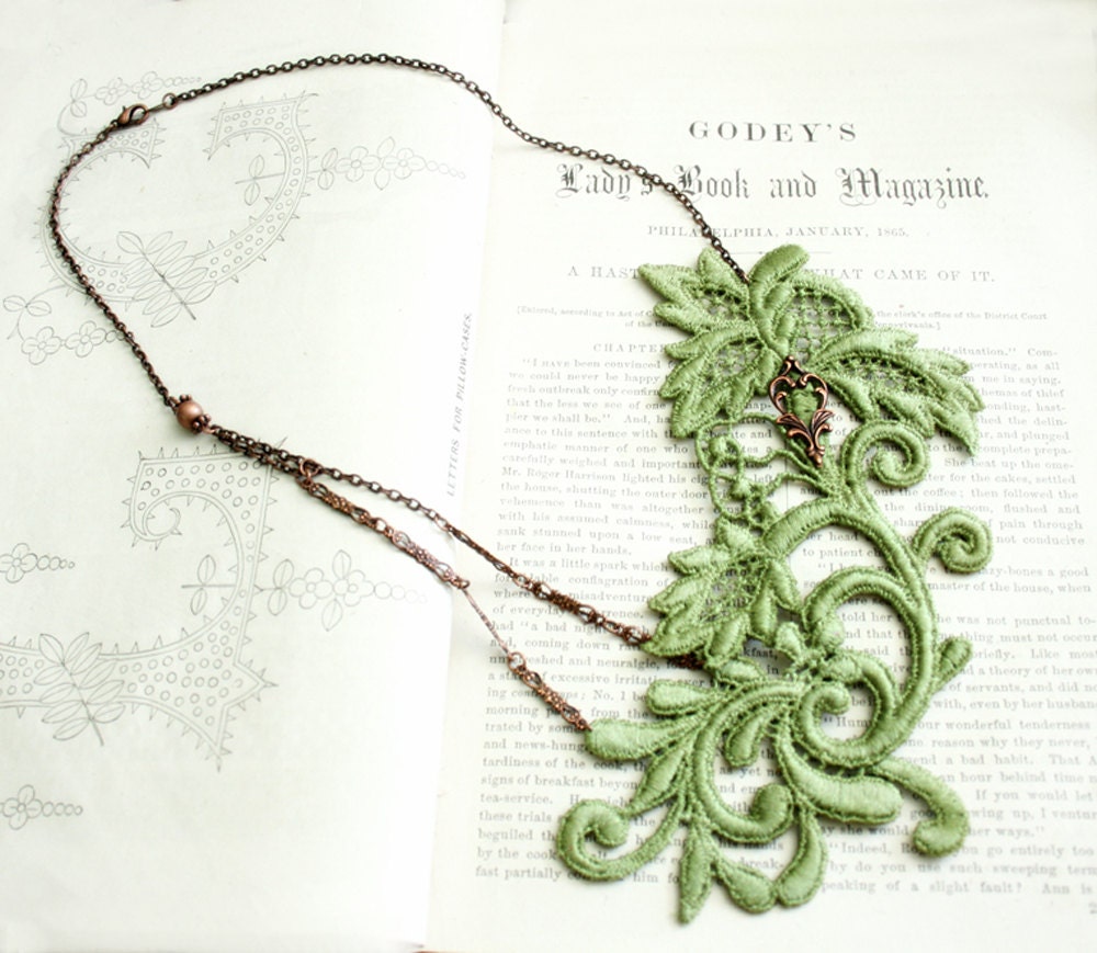 lace necklace -CECELIA- (green apple)