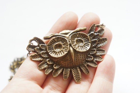 ON SALE --Retro Vintage Style  Owl Necklace    -   length 46 cm
