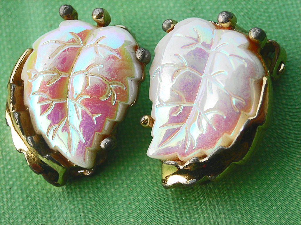 Vintage 1950s Leaf Earrings