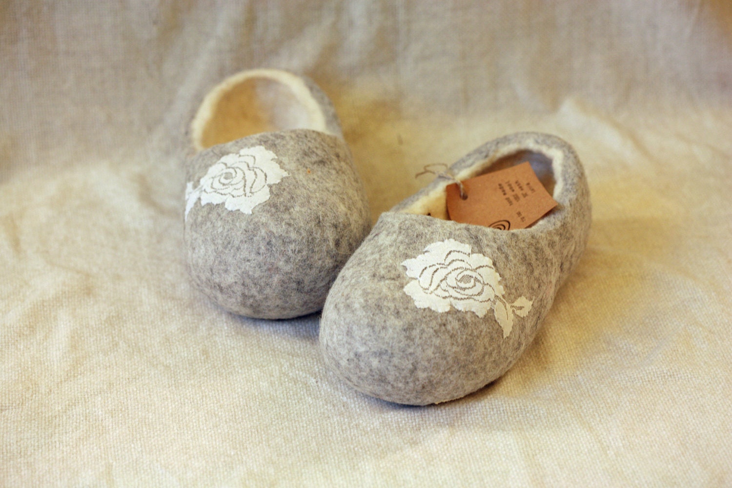Hand felted slippers light grey with white roses decors