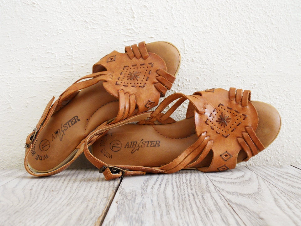 Vintage Tribal Pattern Sandals in Caramel Brown Leather  - size 7 1/2 Wide Width - NellieFellow