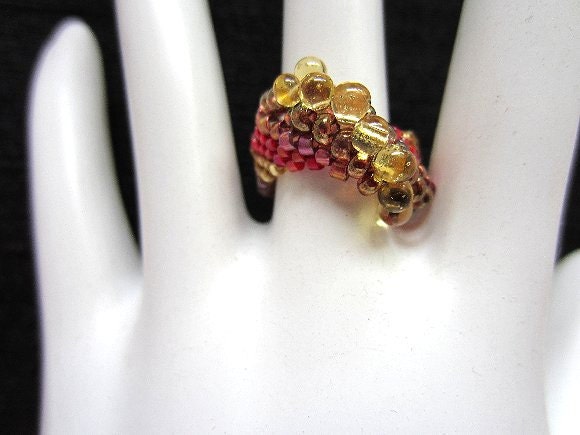 Beaded Ring Gold and Red Dimensional Wave Pattern Size 9