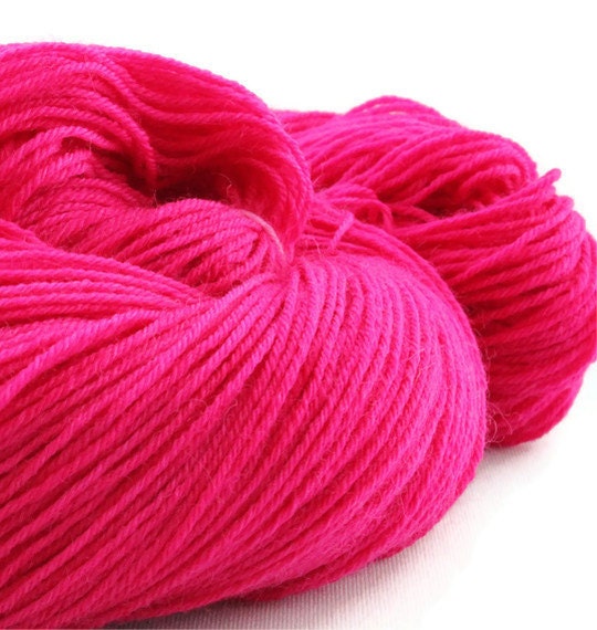 Merino - fingering weight - hand dyed - hot pink - superwash yarn - "Tiffany's Lipstick" - UK Seller - The Soft Baroness