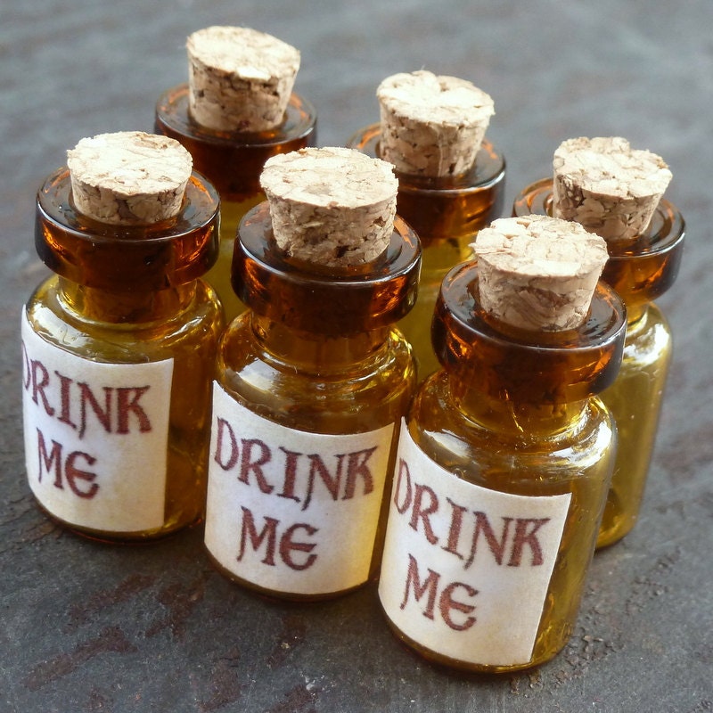 Wholesale Lot Steampunk Alice in Wonderland necklace pendant charm Drink me bottle vial 1ml 97 antique silver bronze brass