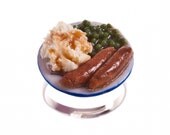 Sausage, mash and peas on adjustable ring