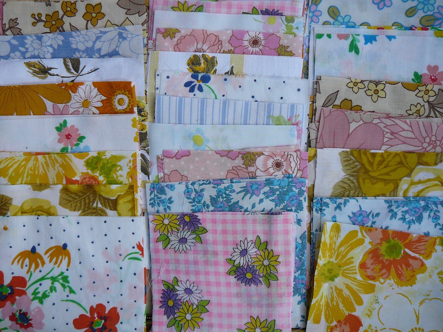 42 x Vintage sheet squares patchwork quilt pack - RETRO