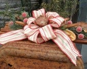 Traditional Christmas Swag - Decoration Made  from Cinnamon Sticks, Artificial Greenery and Berries - Shelf Sitter or Wall Hanging