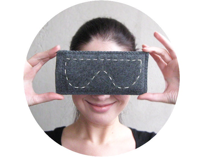 Funny eyeglasses case Organic wool felt Grey Unisex gift Urban city style Autumn and Winter Made to order - GalaBorn