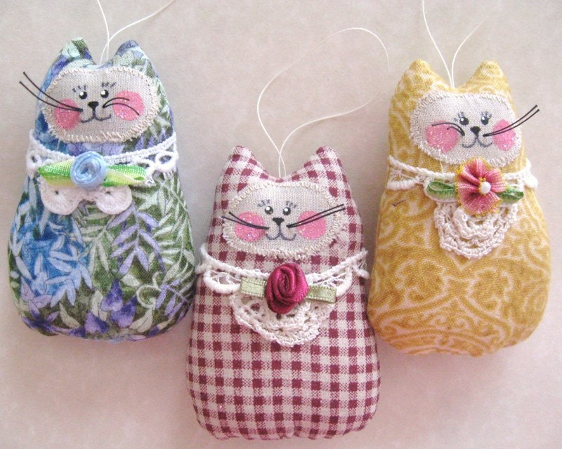 CAT Ornaments, Set of 3 Ornies Bowl Fillers Primitive Party Favors Decorations Home Decor CharlotteStyle