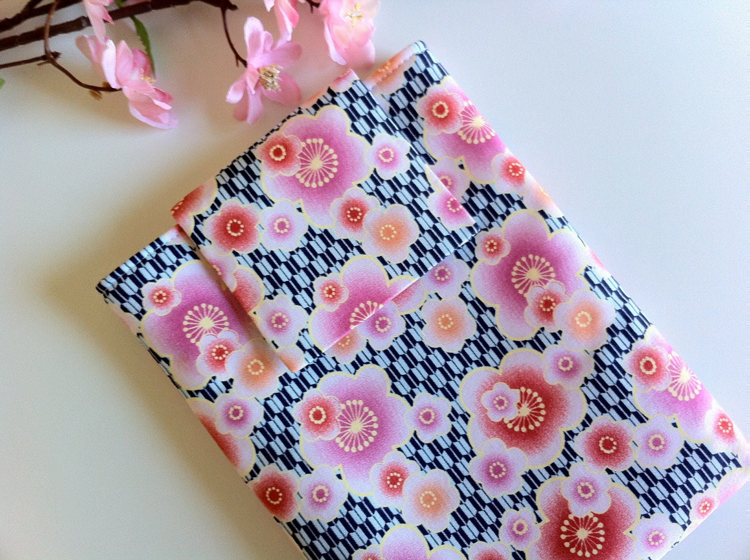 Kindle cover, Kindle sleeve, Kindle case by Tomodachi Kitty (Ready to Ship) SALE
