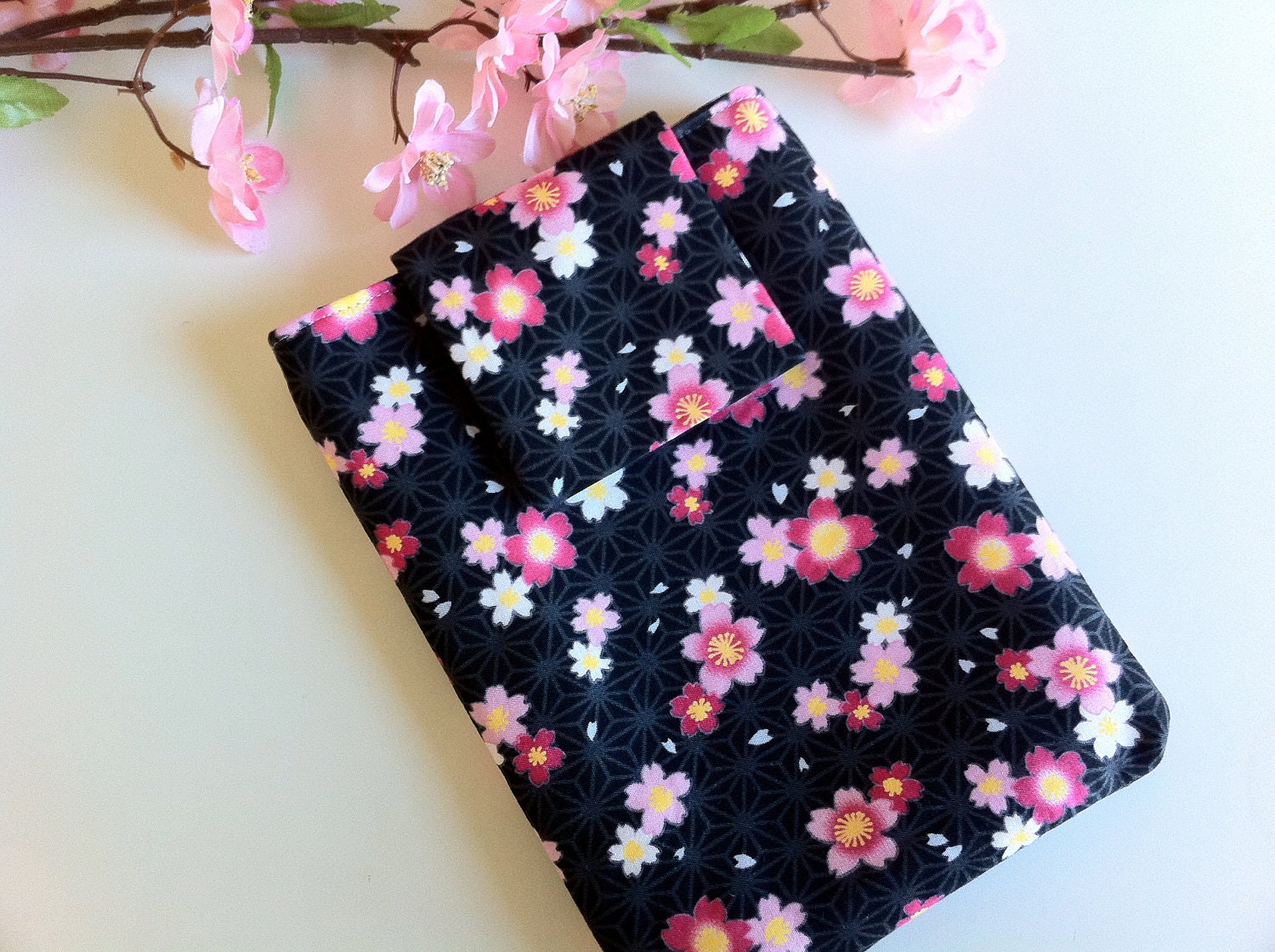 Kindle cover, Kindle sleeve, Kindle case by Tomodachi Kitty (Ready to Ship) SALE