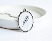 Feather pendant necklace