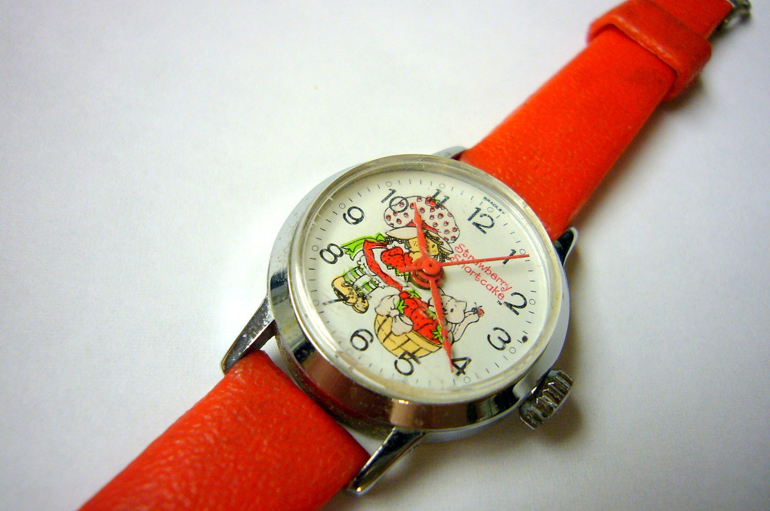 Wrist Watch Wristwatch Character Vintage BRADLEY Strawberry Shortcake Rare and Beautiful Wind-up watch FREE SHIPPING
