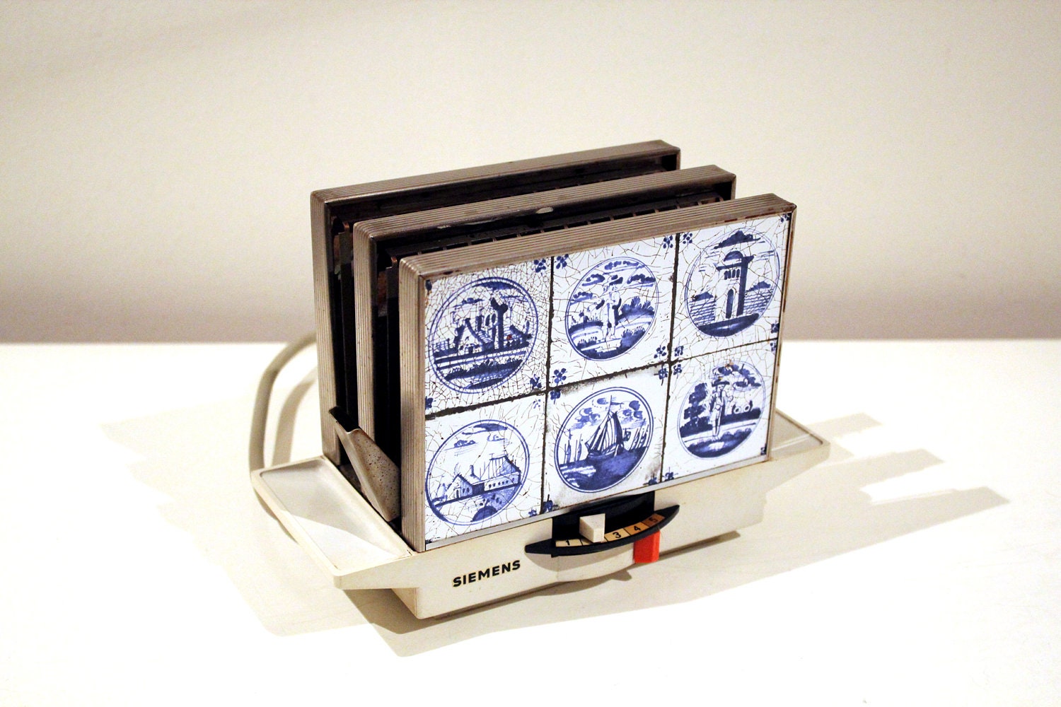 60s Vintage Siemens Toaster with Delft Blue (Delfts Blauw) Art Tiles Decorative Ceramic Tiles
