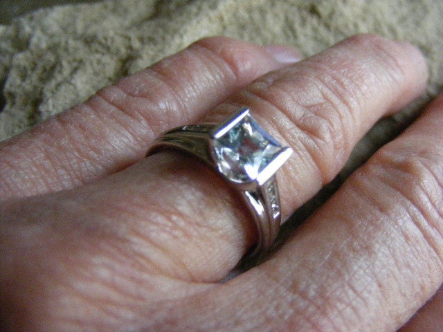 Sky Blue Topaz Ring in 10kt White Gold Lot 2468