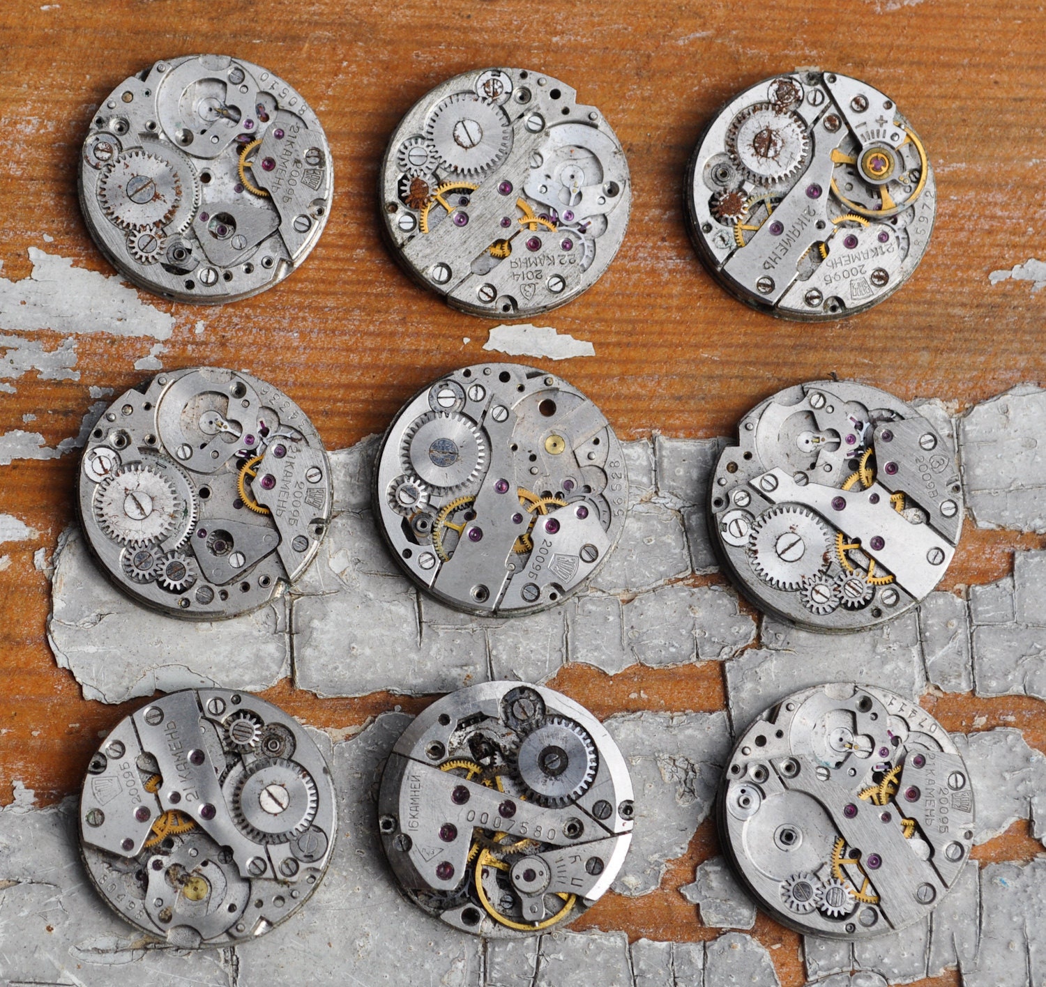 Lot of 9 vintage watch movements.