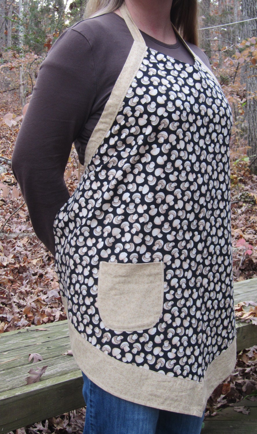 Creamy Button Mushroom apron with pocket and ties