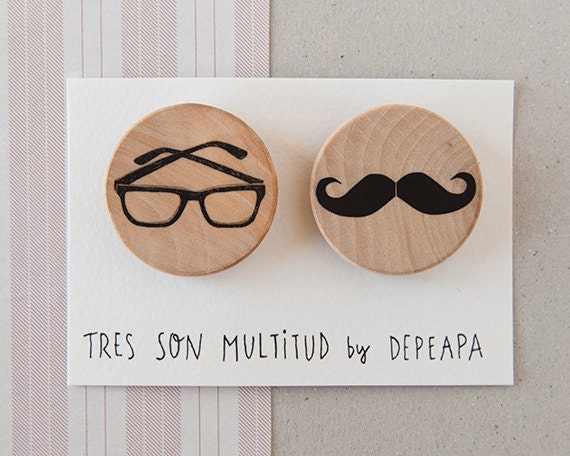 Glasses and mustache - Pack of illustrated wooden brooches