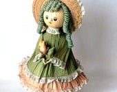 Vintage Corn Husk Doll Bridesmaid w/ Hat & Flower Bouquet 16-1/2" Tall Green Pink