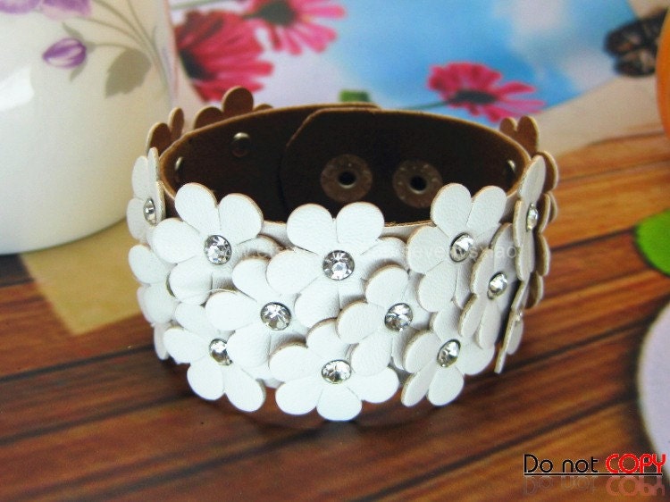White  Soft PU Leather Flowers Multi-Crystal Adjustable Cuff Bracelet  Women Bracelet Girl Bracelet 1152S
